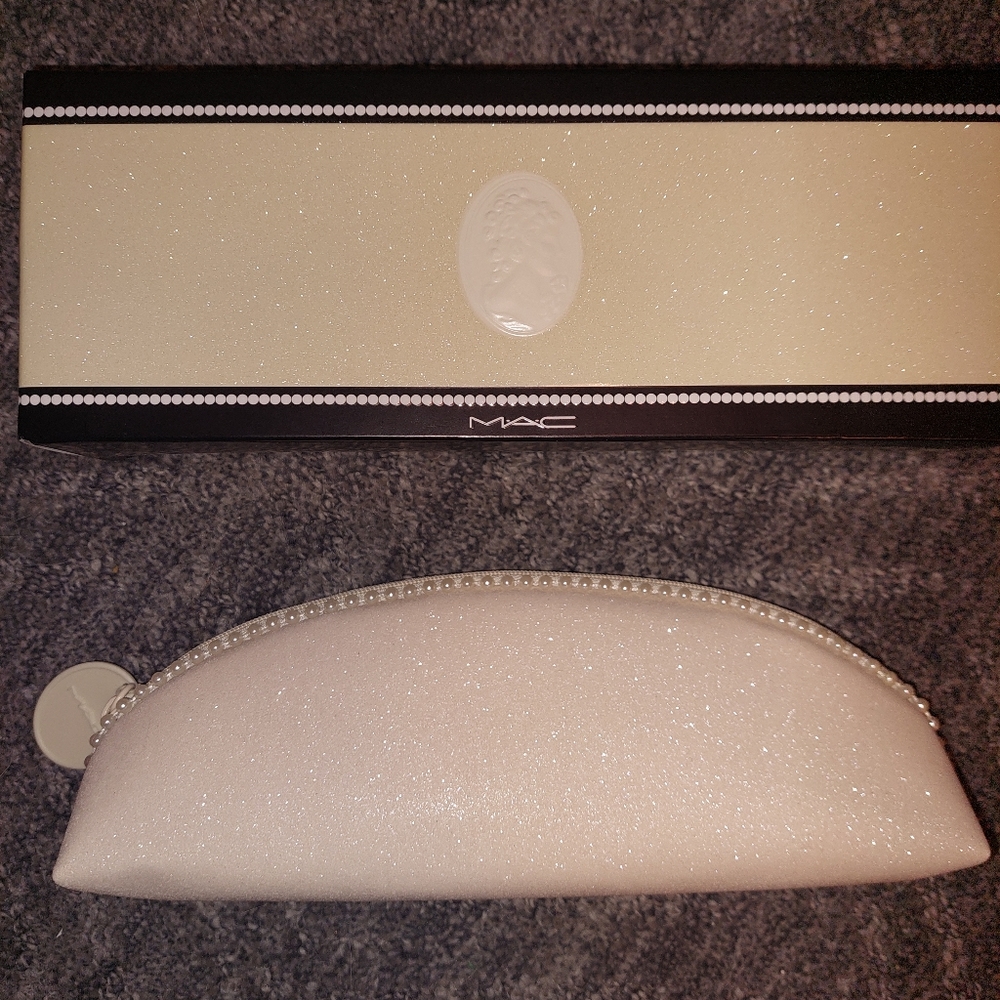 Brand new MAC M.A.C. Keepsakes Brush Bag